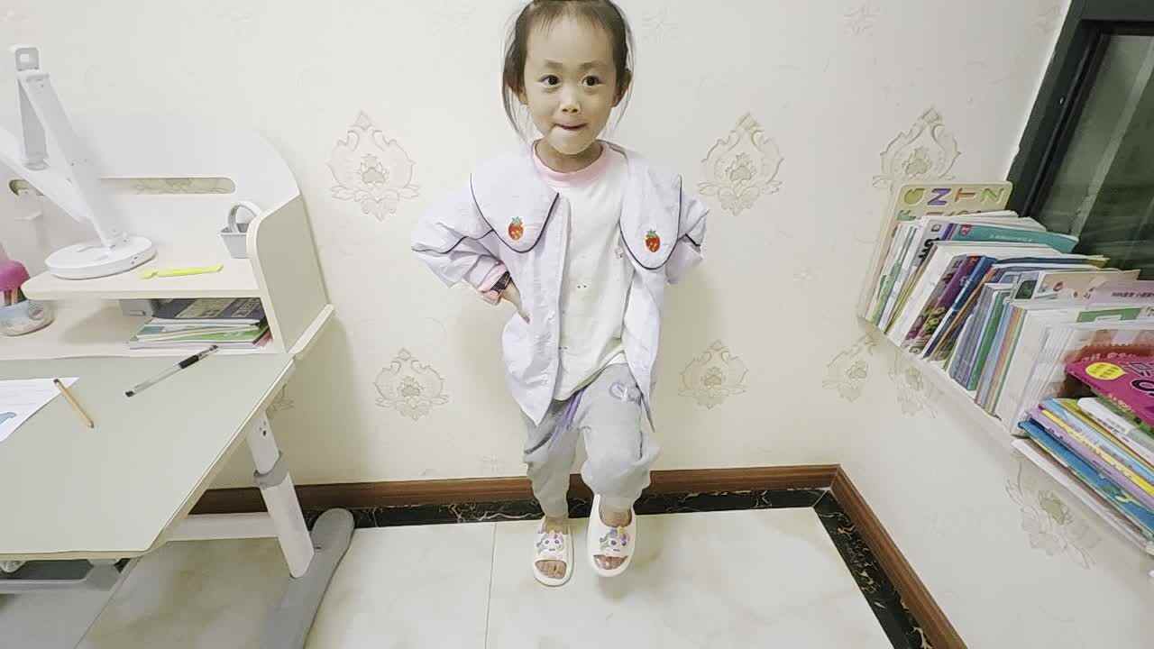 2024年10月17日大B班谭诗锜练习左右交替高抬腿