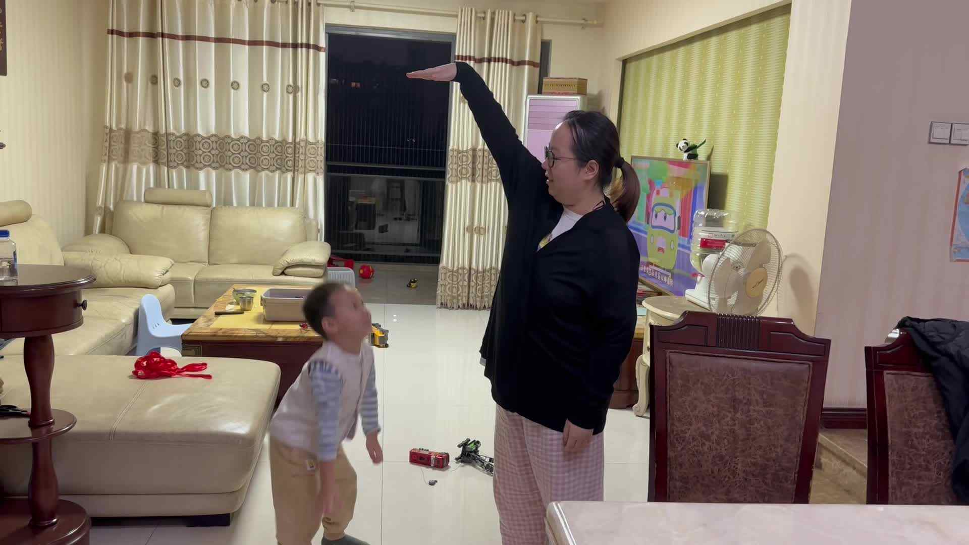 大A班何琛熹.mov