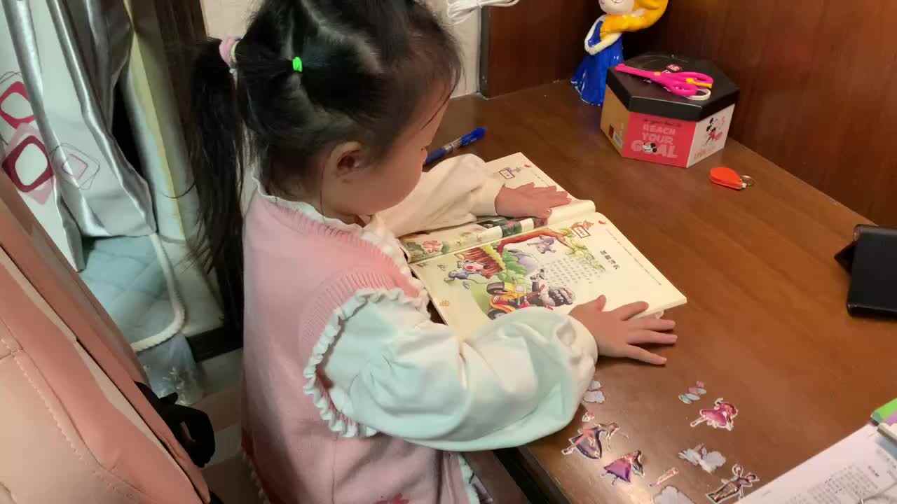 10.24大A班赵欣奕指读儿歌黑猫警长