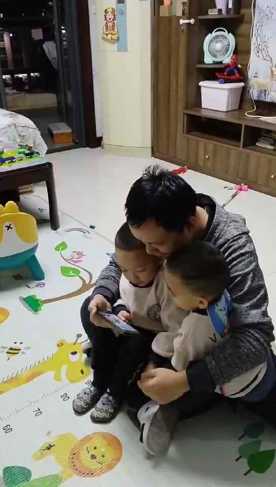 ⁣中A班2024.10.9李柯辰李柯佑英语儿歌.mp4