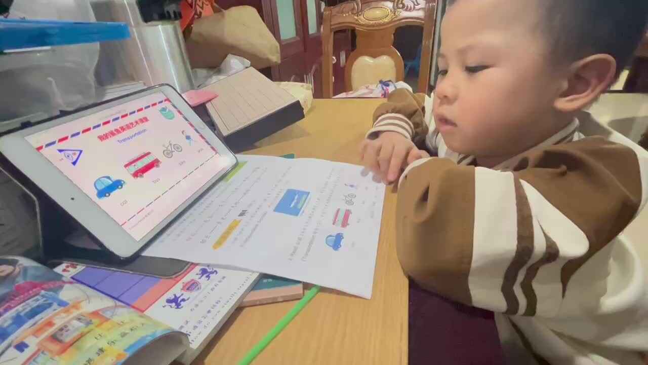 10.13 大b 田熙辰（观看transportation）并朗读 trim.A52B3970-9232-4524-B309-98D3170755ED.MOV