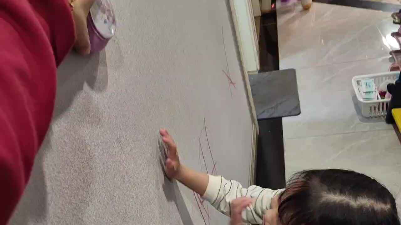 大B班 徐子伊  摸高跳