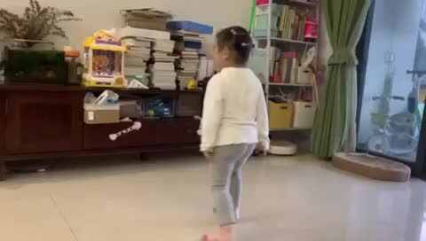单脚连续跳