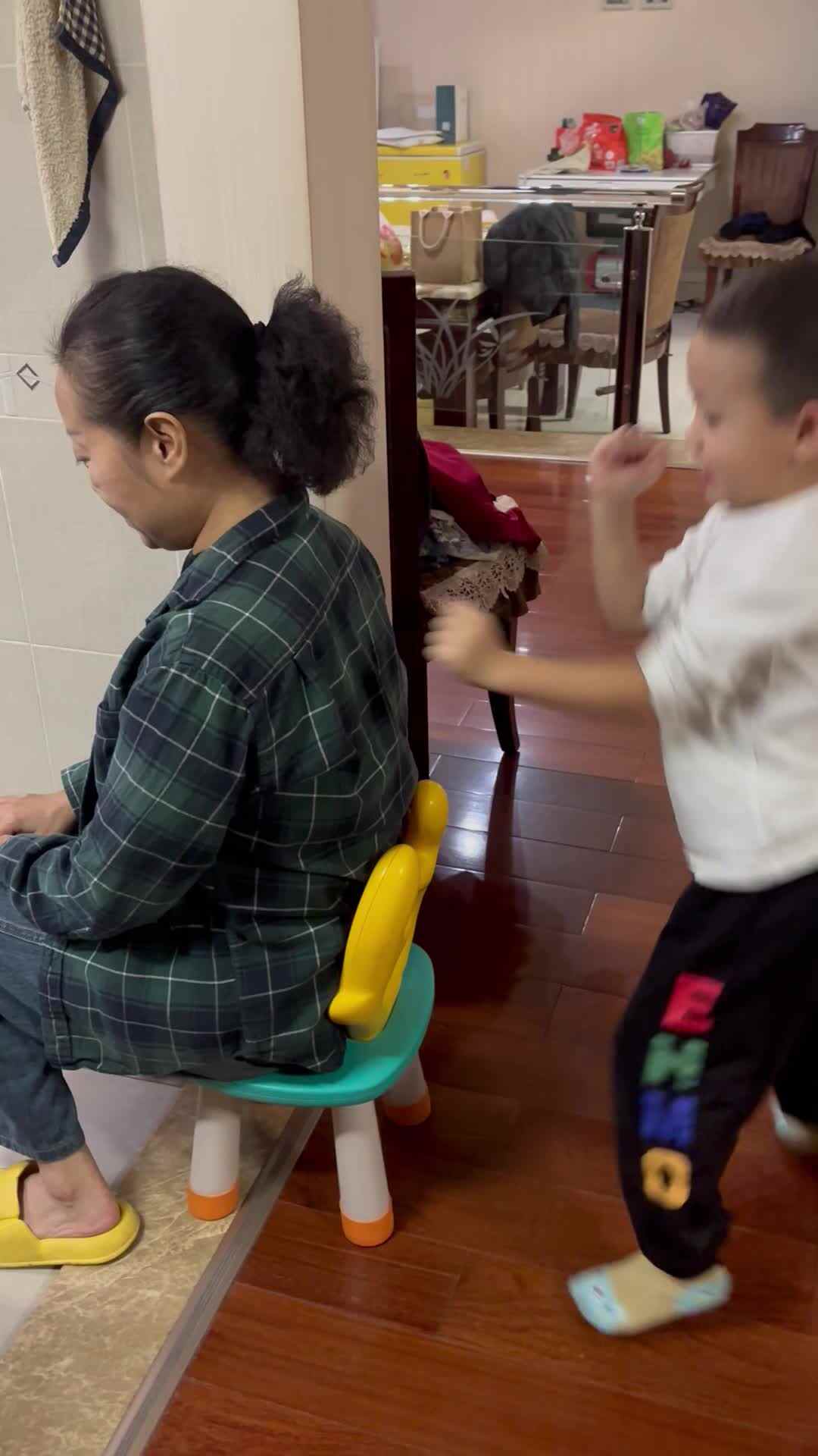 大A班何琛熹.mov