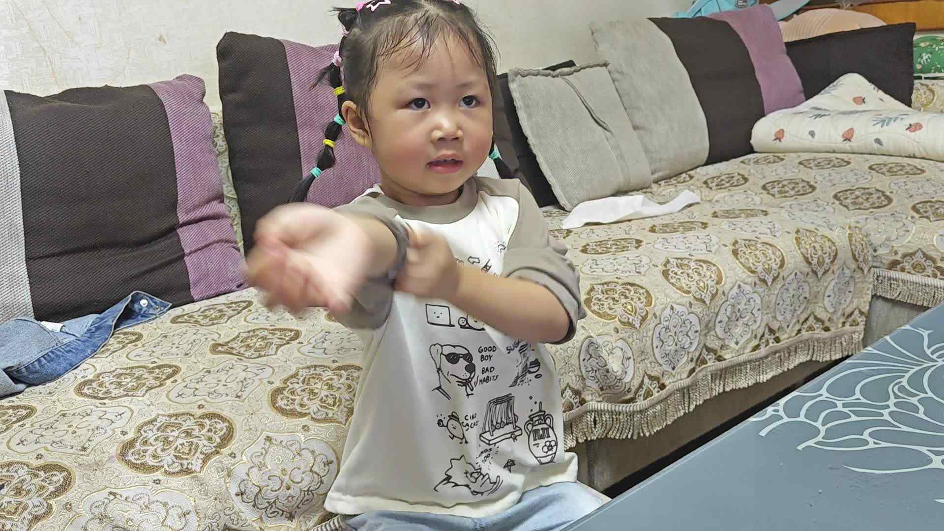 中A班2024.10.16张艺涵-撸袖子.mp4