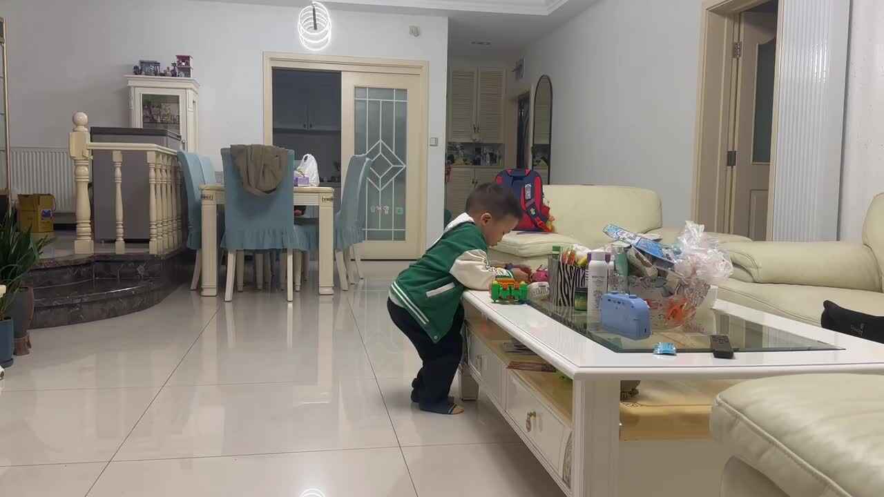 实验中班跳跳收玩具2024.10.8