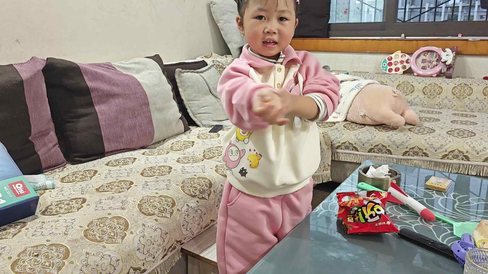 中A班2024.10.17张艺涵-撸袖子.mp4