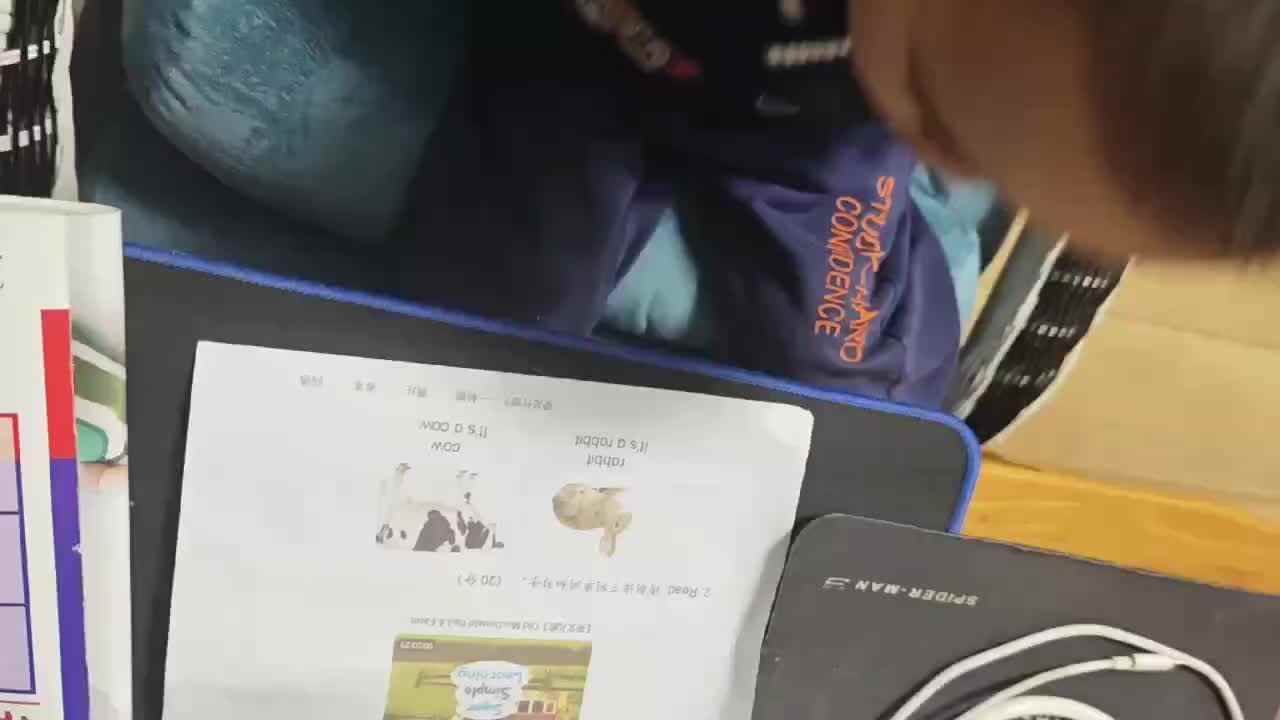 ⁣中A班2024.10.18李柯佑读单词句子.mp4