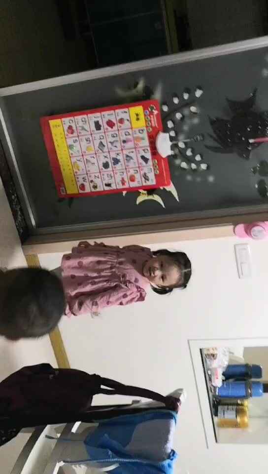 .大A班李盈莹 摸高跳