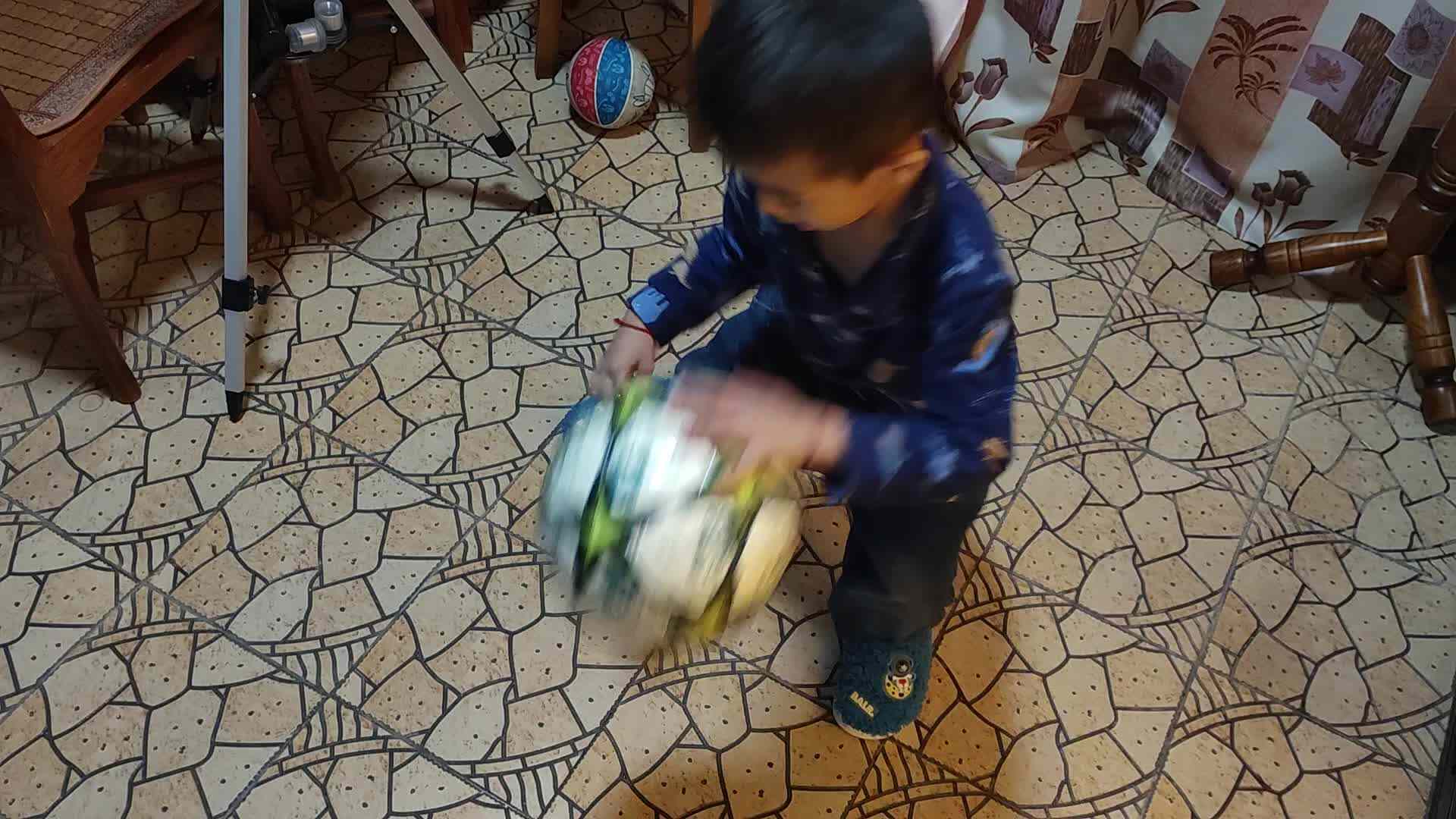 大b班刘倬宇拍球VID_20241024_200215.mp4