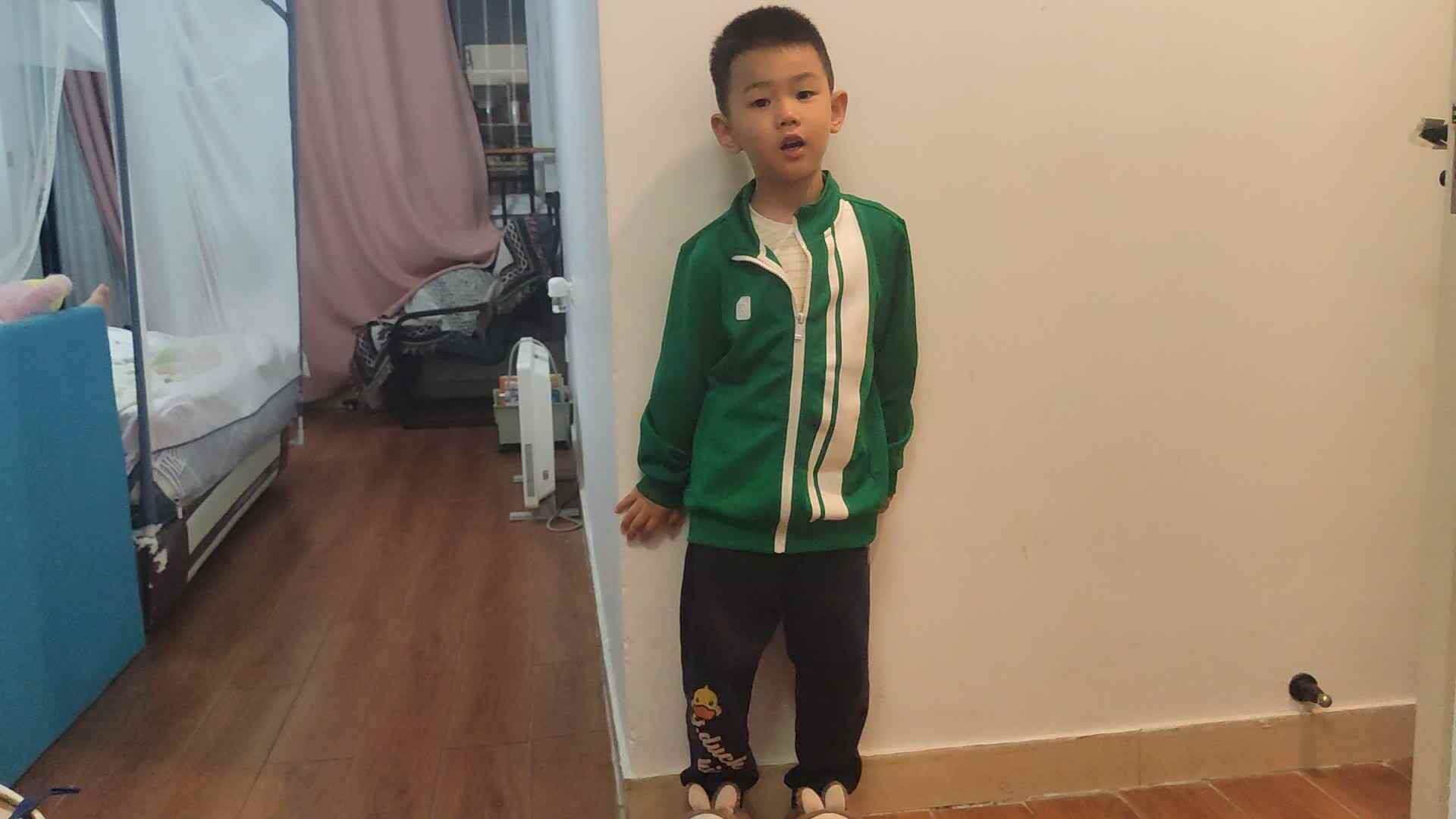20241011大B班李锦城跳高摸墙