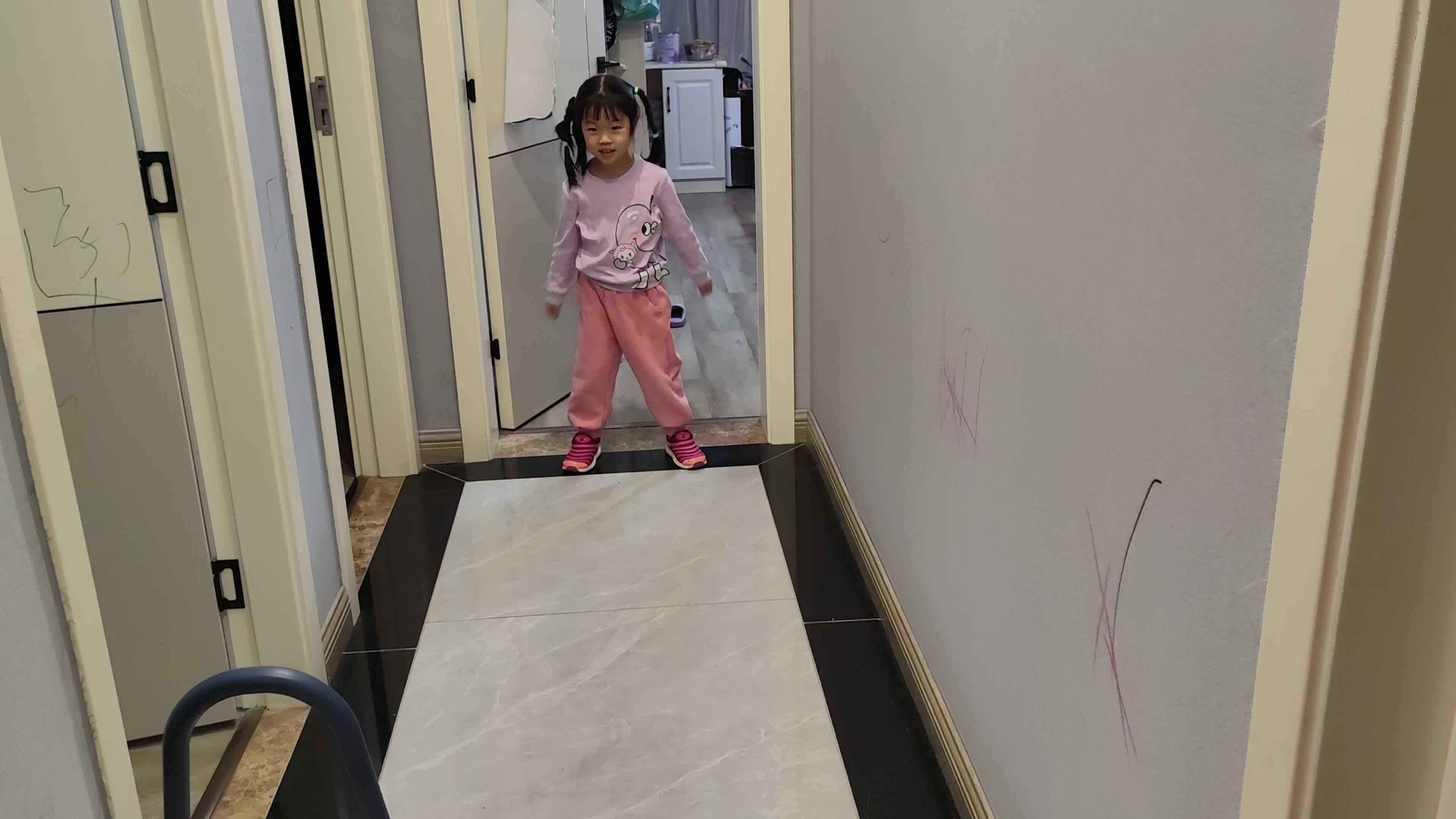 大B班 徐子伊 练习立定跳远