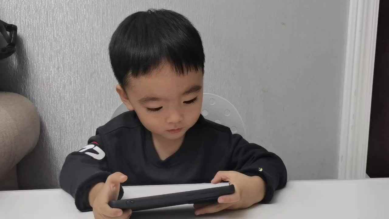 中A班蒋熠_2024.10.09_观看儿歌《a》mp4