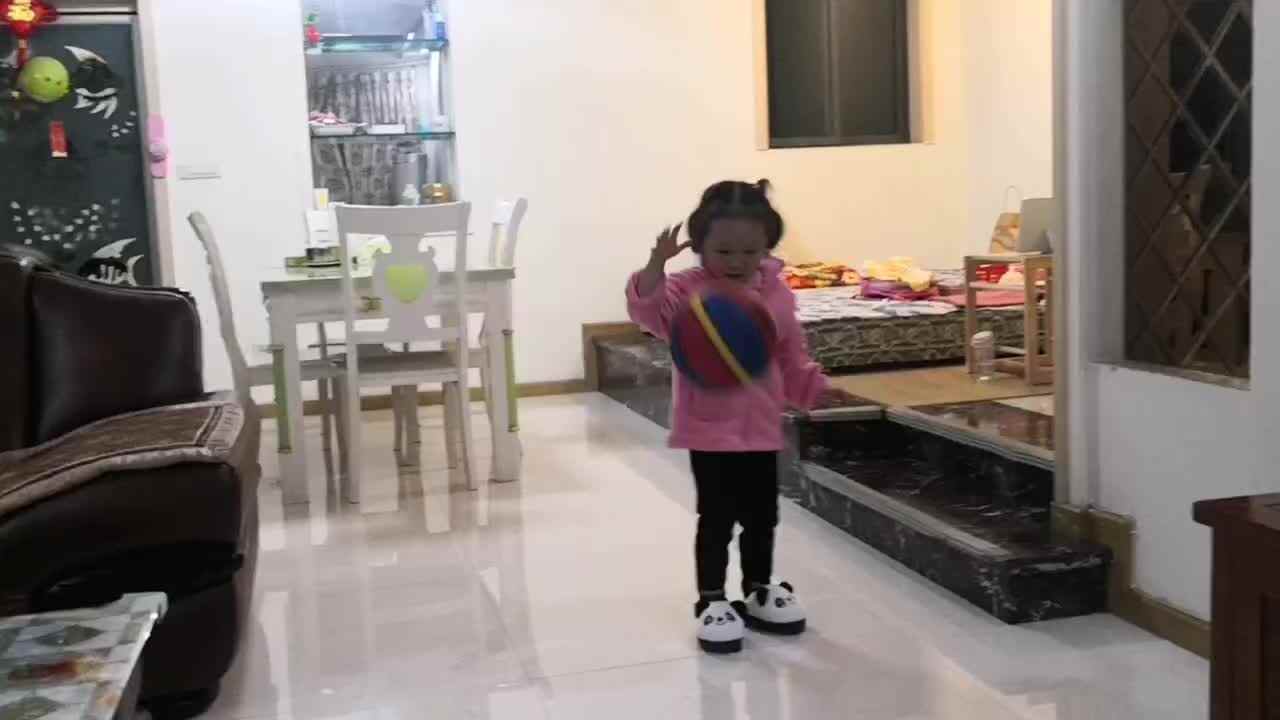 大A班李盈莹  练习拍球