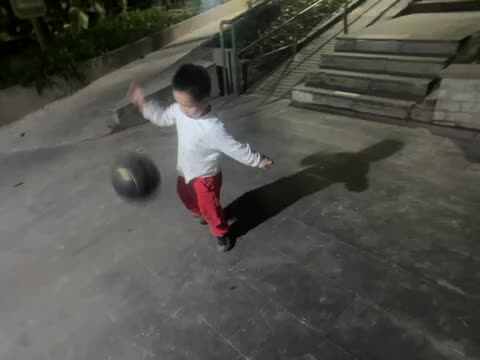 拍篮球241023