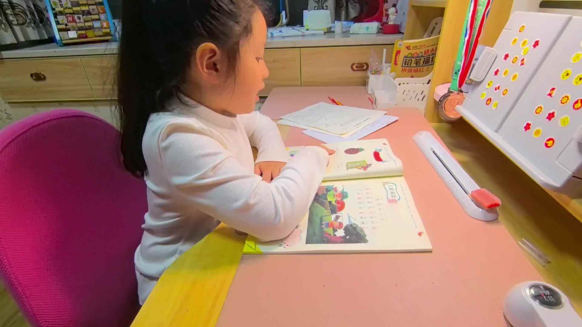 学B班蒋佳欣10月10日亲子闯关游戏.mp4