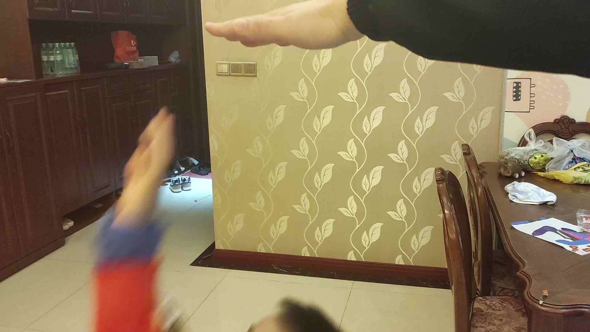 大b班刘倬宇摸高VID_20241010_193429.mp4