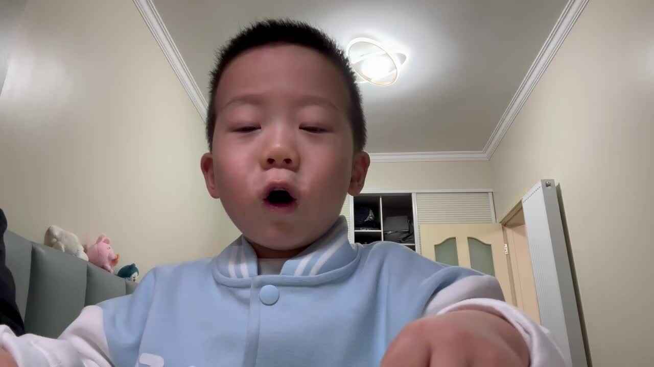 实验中班跳跳指读《礼物》2024.10.10