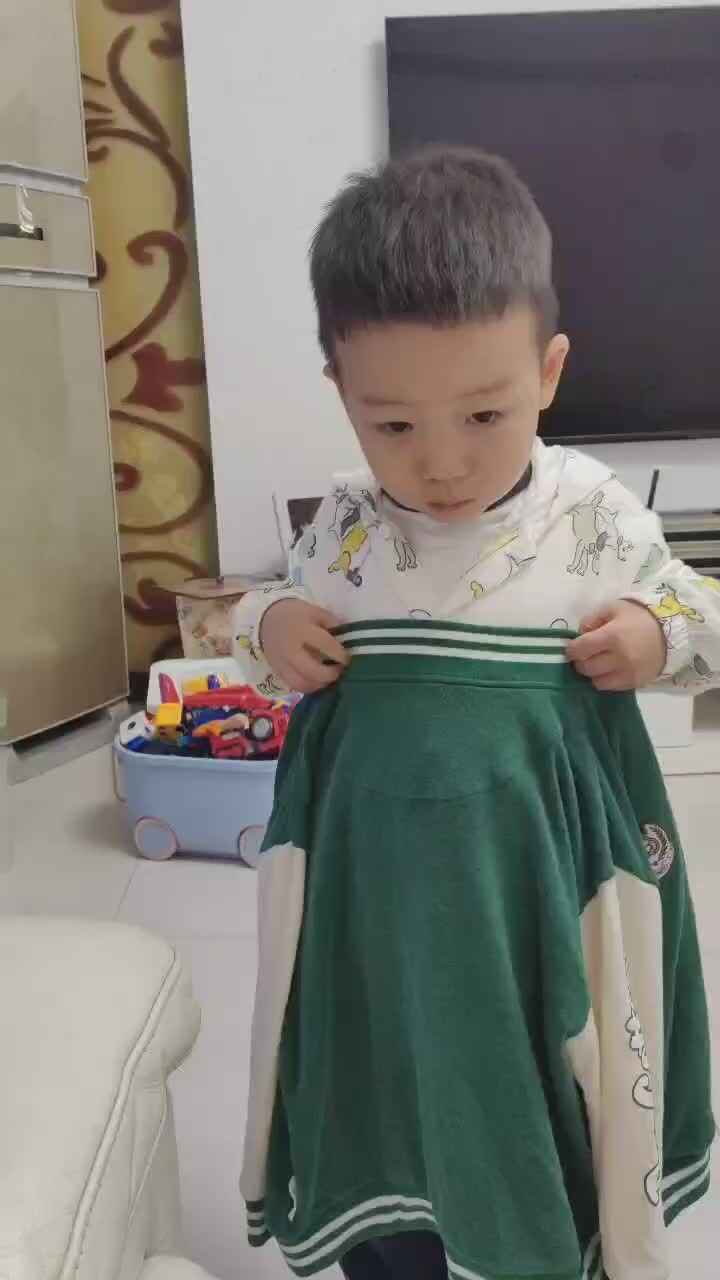 实验中班跳跳晾衣服2024.10.9