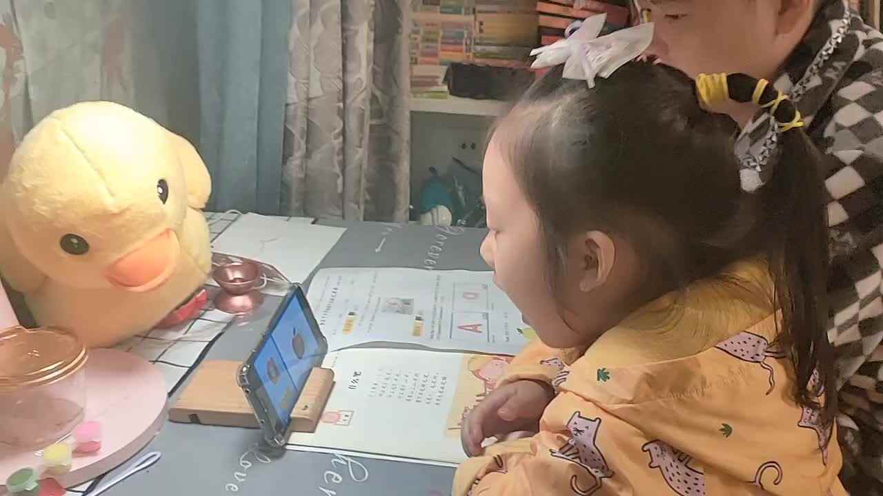 ⁣⁣20241012陈灵兮闯关练习观看英文视频《a》