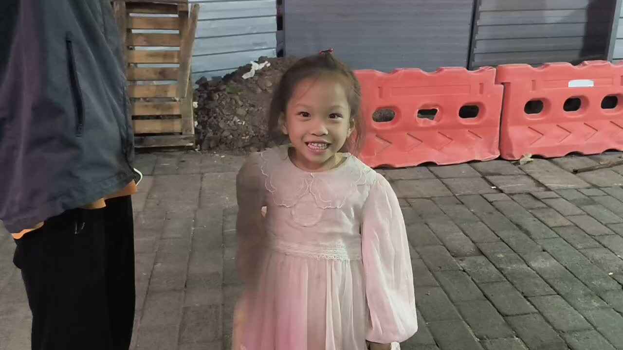 ⁣大a班唐依依跳高练习