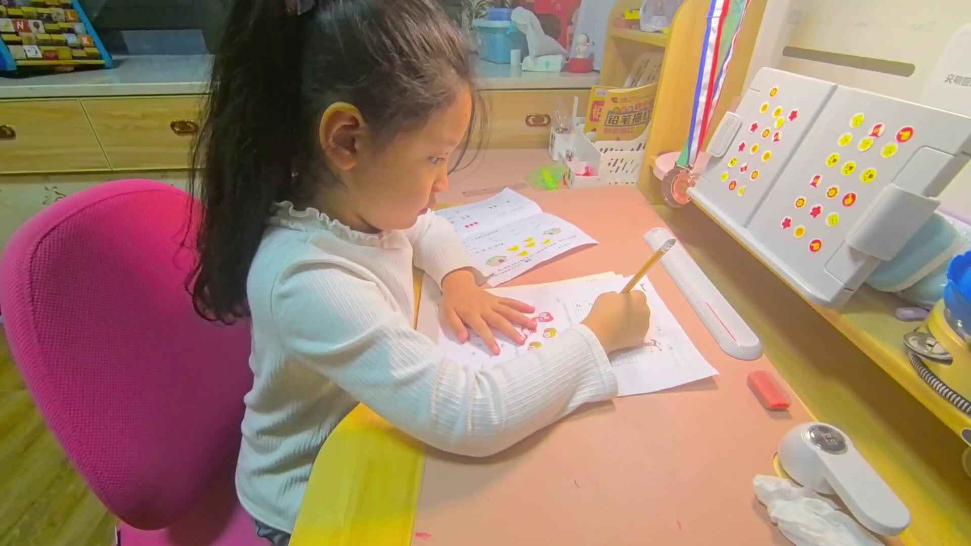 学B班蒋佳欣10月17日亲子闯关游戏.mp4