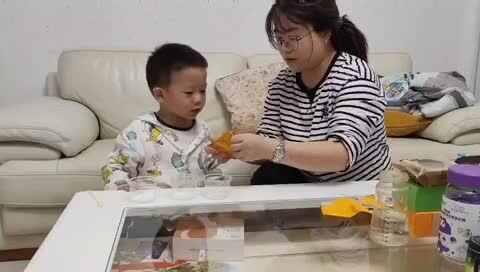 实验中班跳跳变色实验2024.10.9