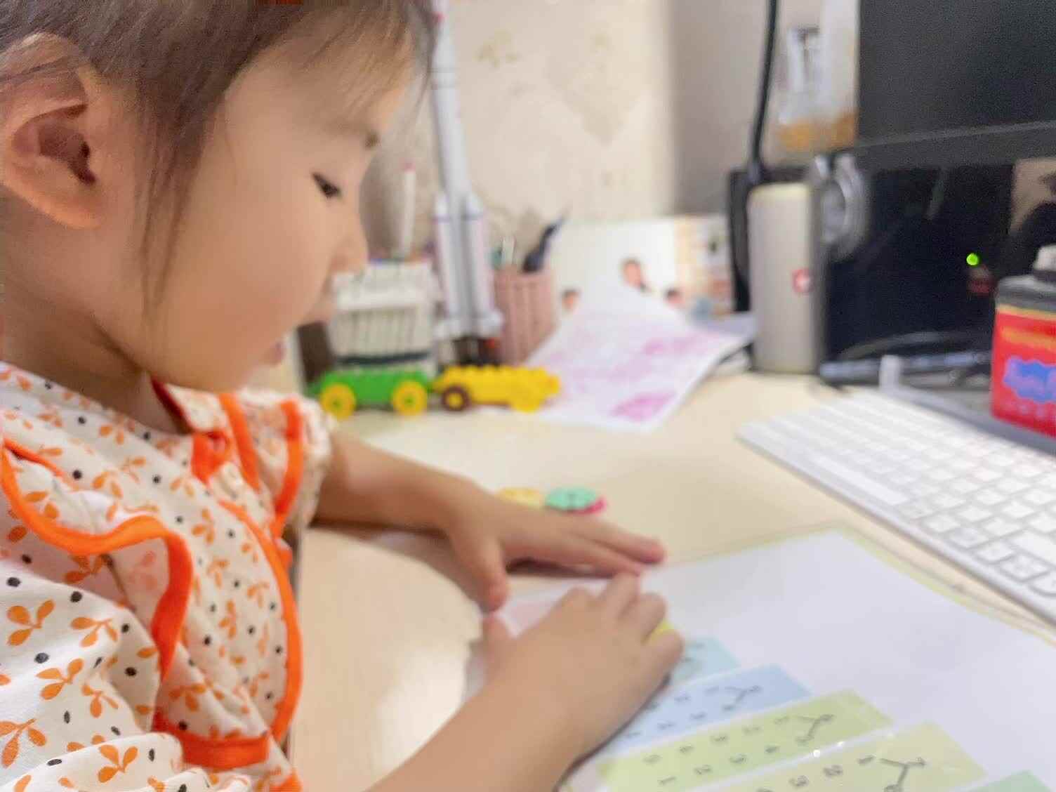 学前B班蒲依诺2024.10.23日指读数字(2-5的分解与组成 ). mp4