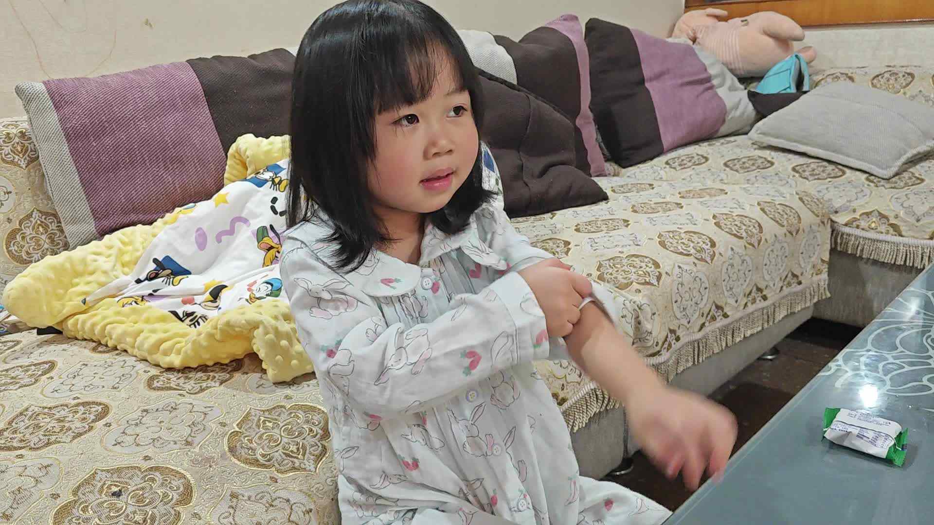 中A班2024.10.14张艺涵-撸袖子.mp4