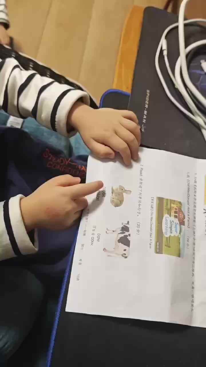 中A班2024.10.18李柯辰读单词句子.mp4