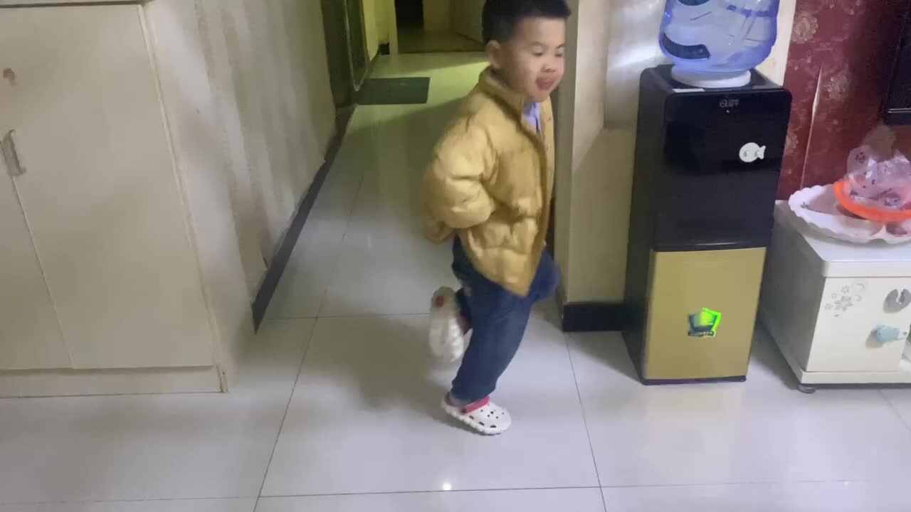 ⁣大B班吕子垚体能训练（单脚连续跳）20241104.MOV