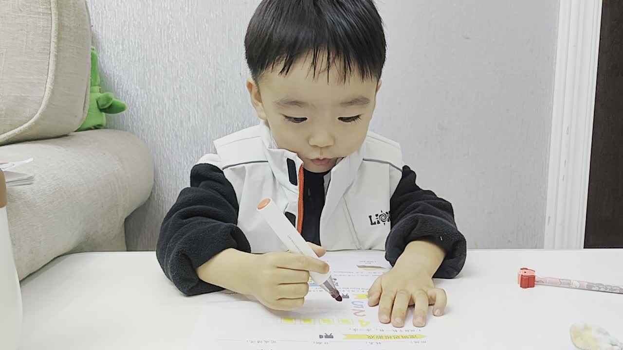 中A班蒋熠_2024 11 22_数字颜色.mp4