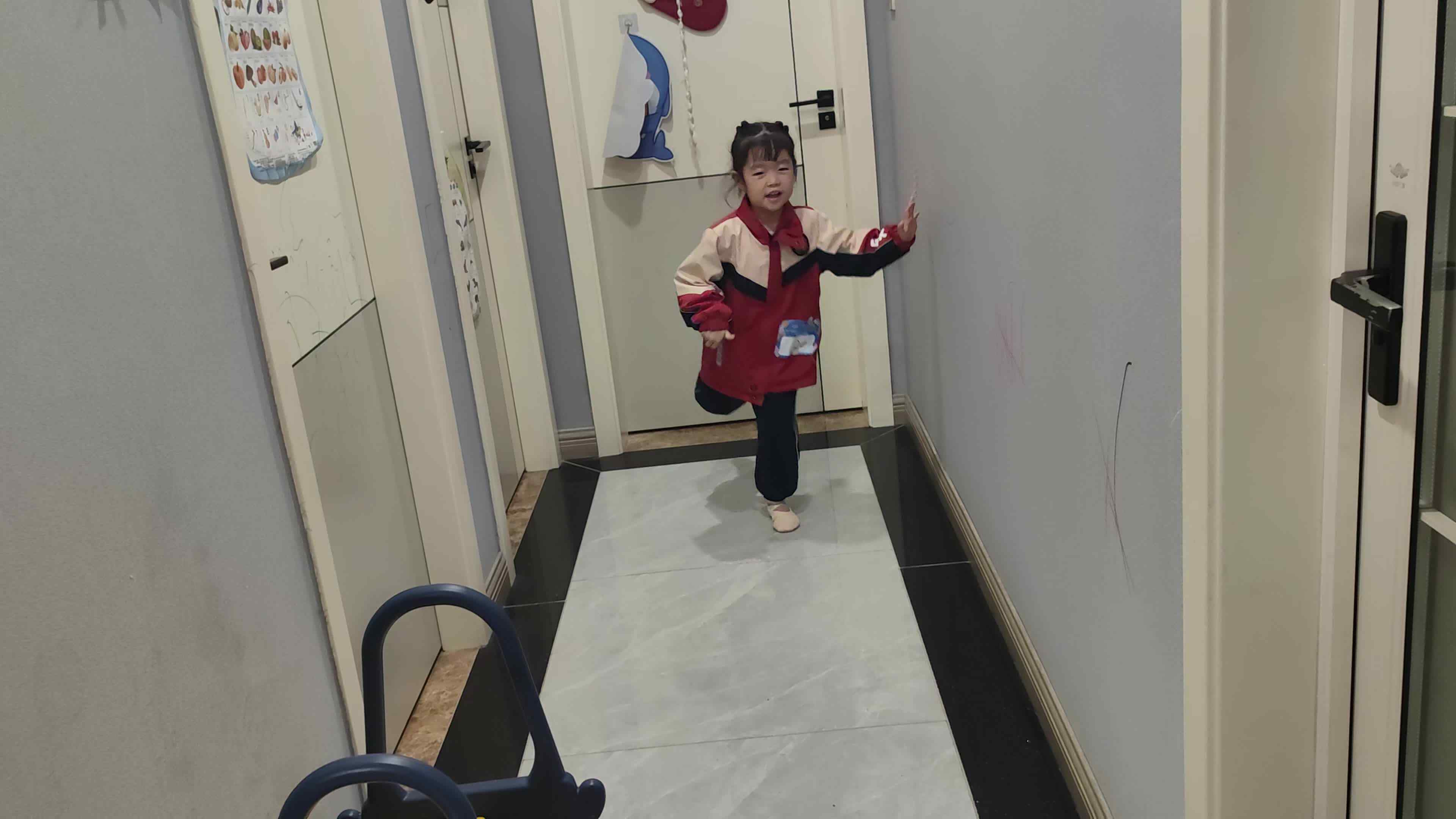 大B班 徐子伊单脚连续跳