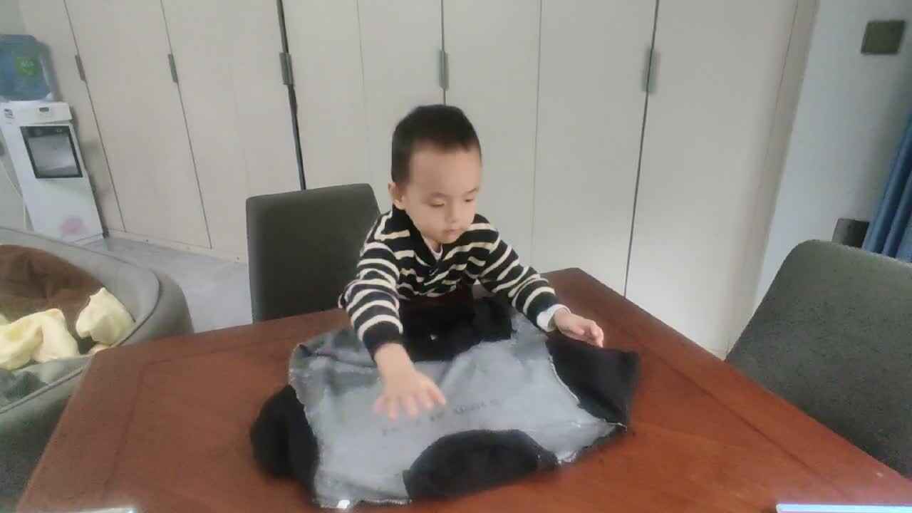 2024.11.3叠衣服刘逸一.mp4