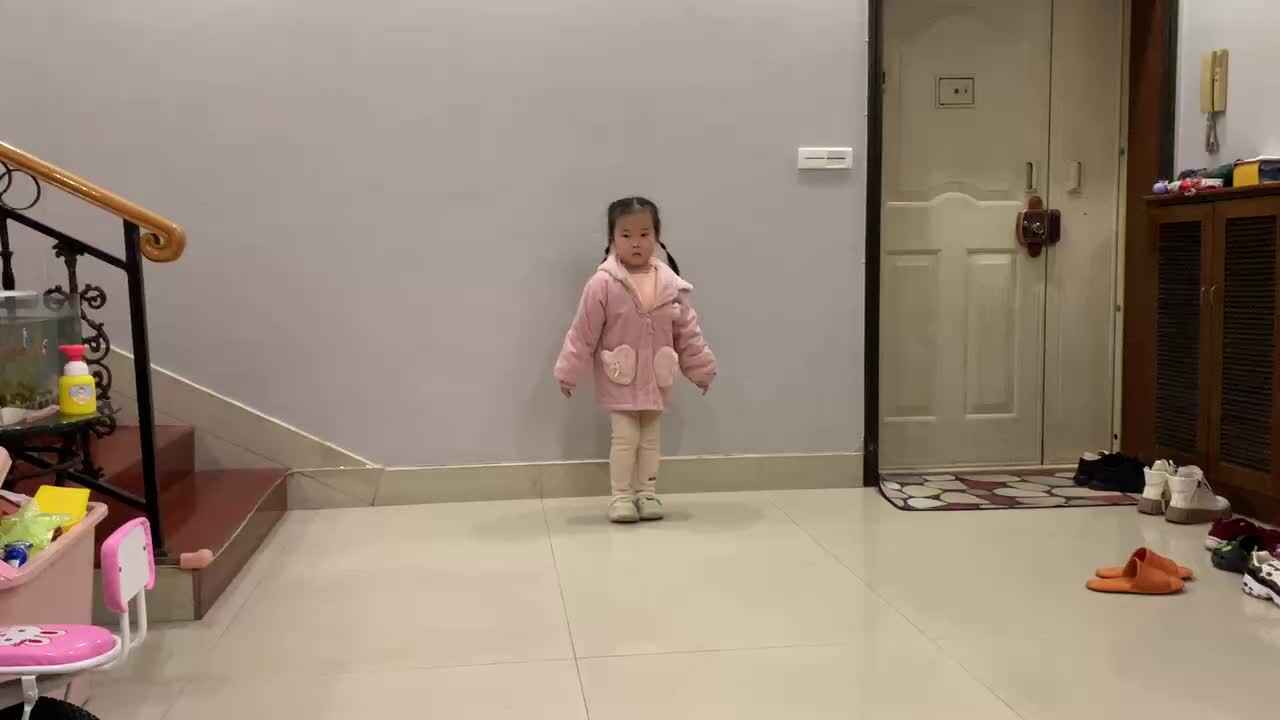 11.20大A班赵欣奕双脚左右跳