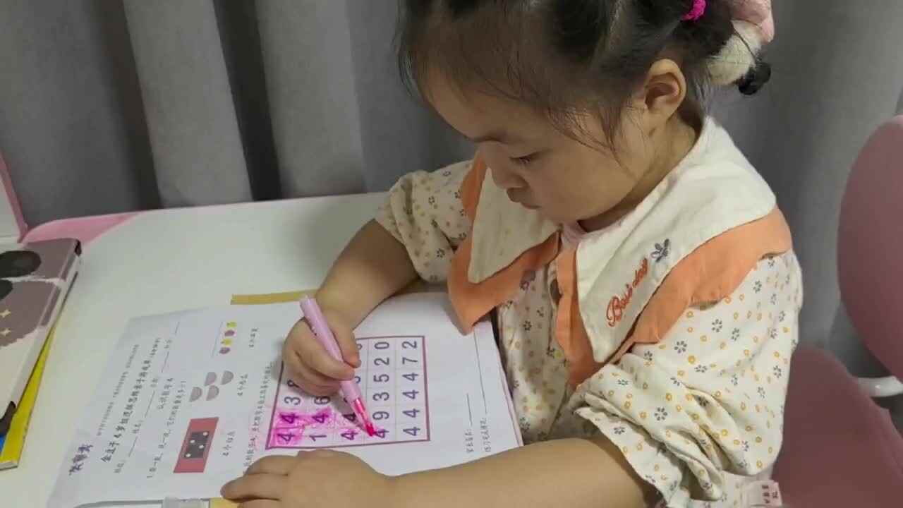 中A班2024.11.3艾琰茹--4的颜色