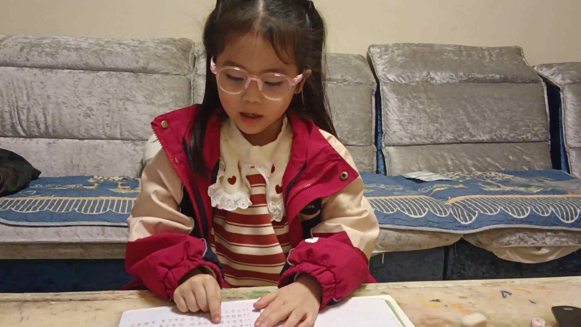 20241120学前B班任依恬指读《成语接龙》