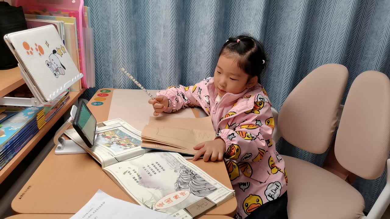 VID_20241122大B班宁汐言观看英文视频《小猪佩奇看牙医》