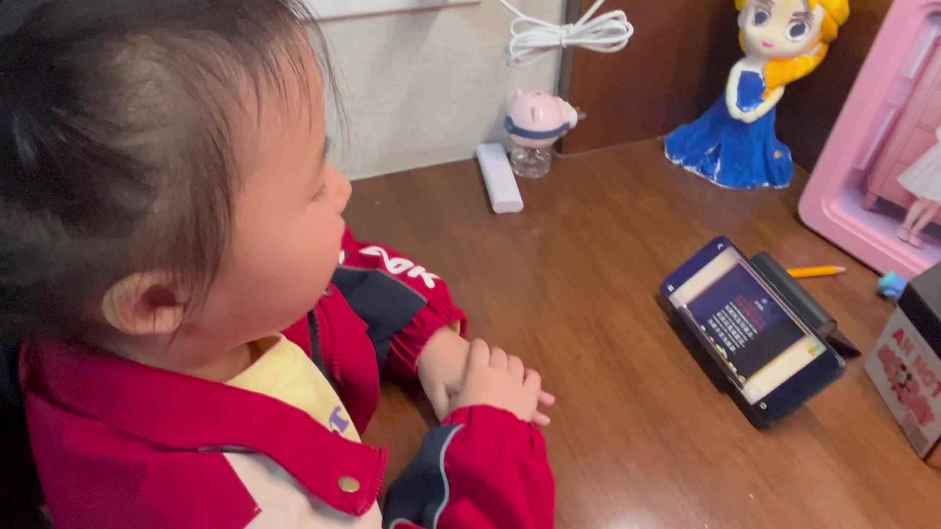 观看古诗视频:蜂