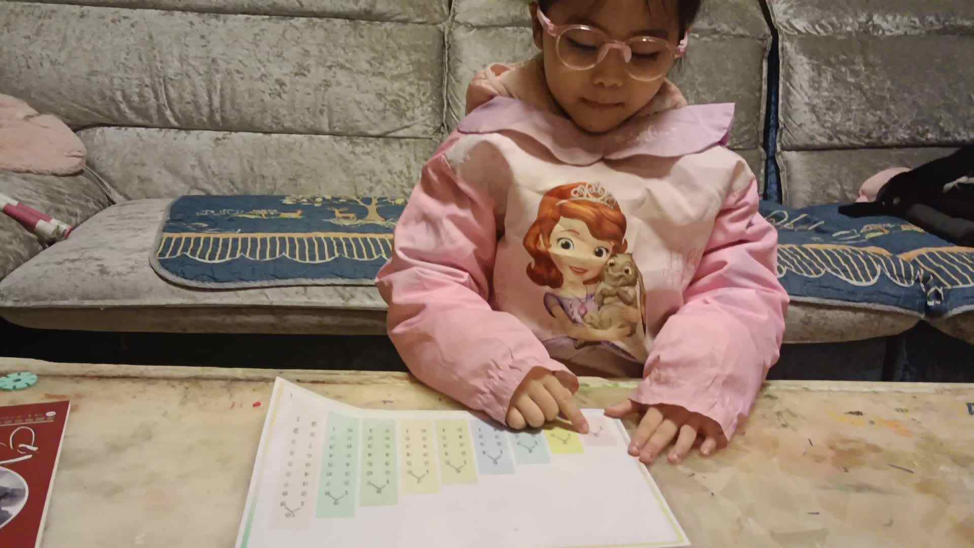 20241126学前B班任依恬指读数学练习单《2-10的分解与组合》