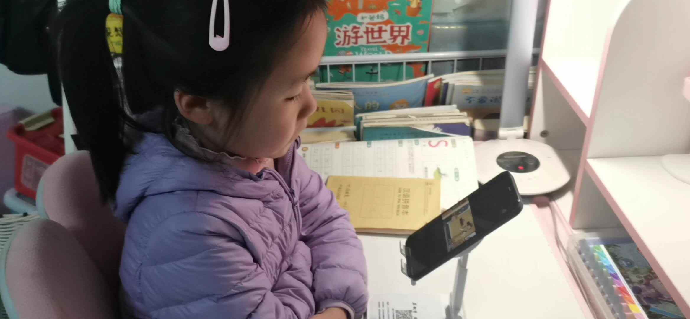 观看跟唱英文儿歌《Put on your shoes》.mp4