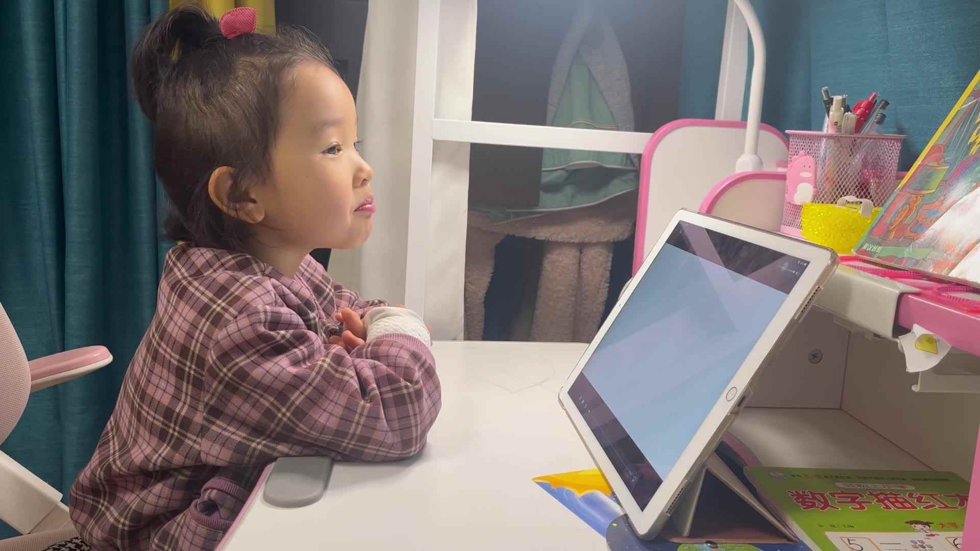 2024.11.12大B班温欣观看英语视频.mov