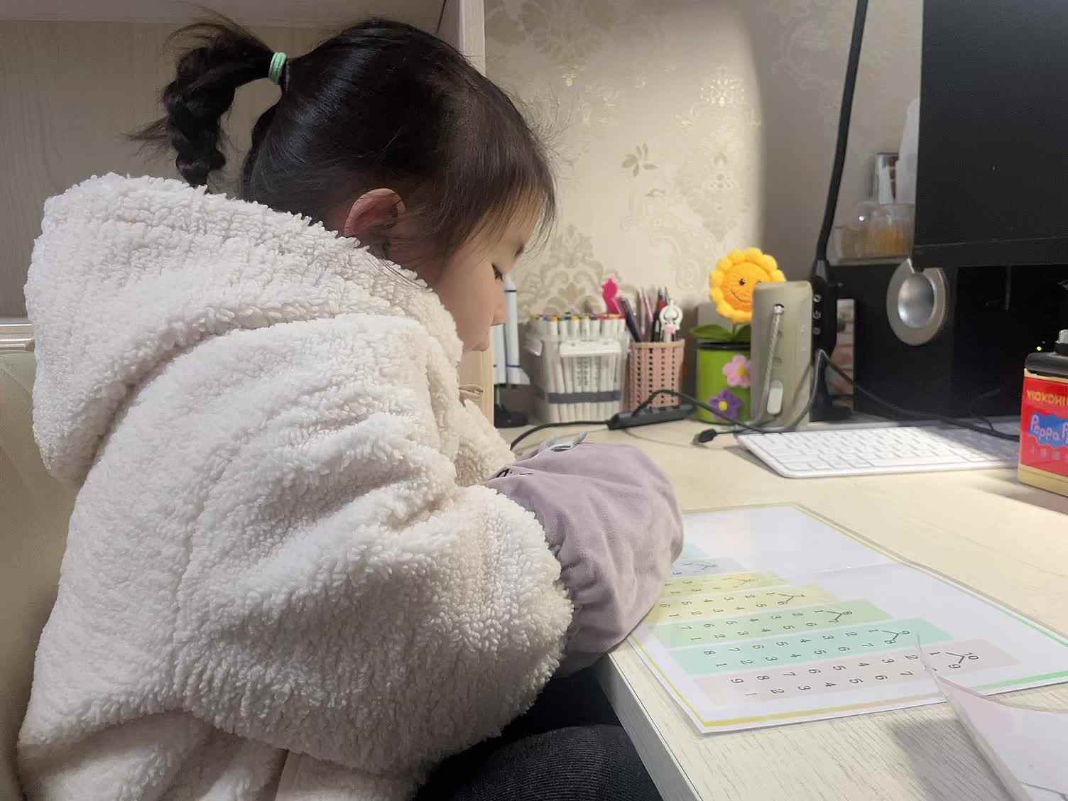 学前B班蒲依诺2024.11.26日指读(数字2-7的分解组合).mp4