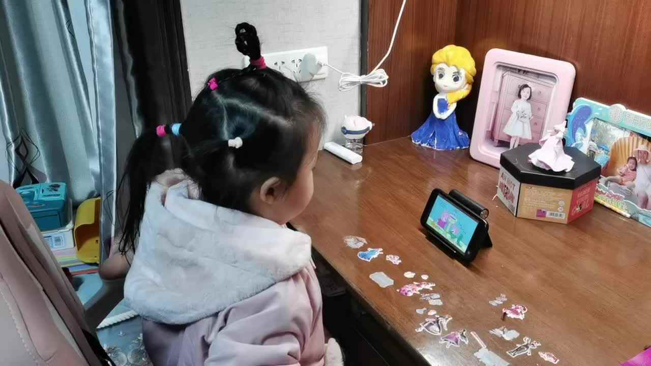11.19大A班赵欣奕观看学习英文视频