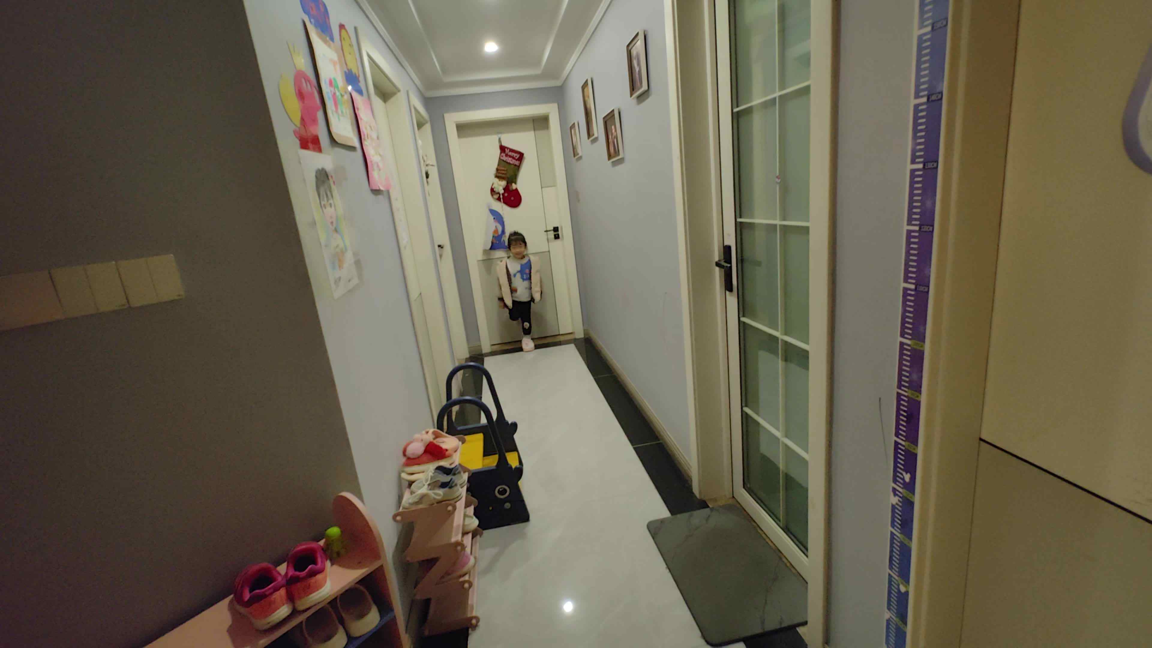 大B班 徐子伊 左右交替跳