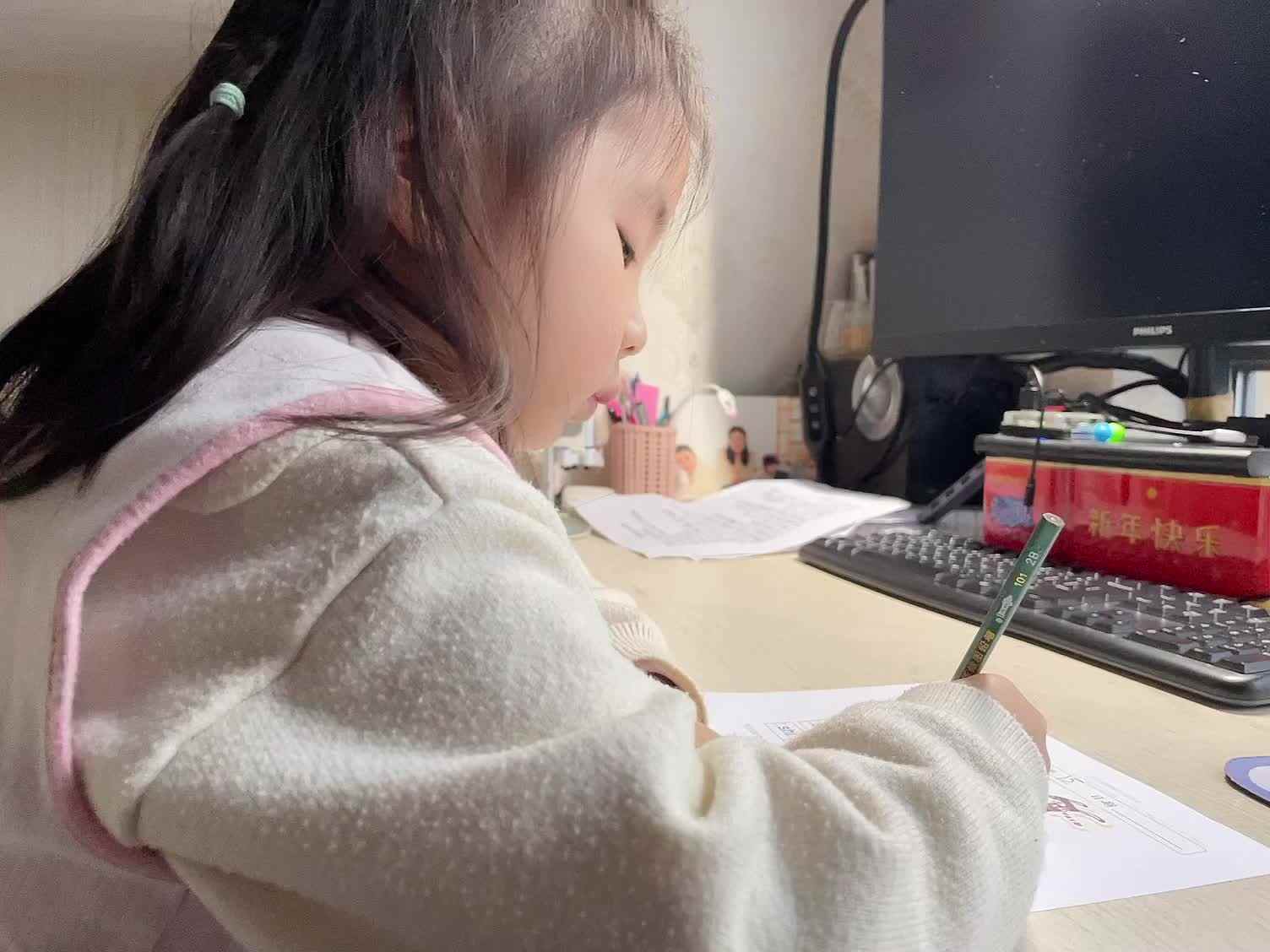 学前B班蒲依诺2024.11.16日书写(音节shi). mov