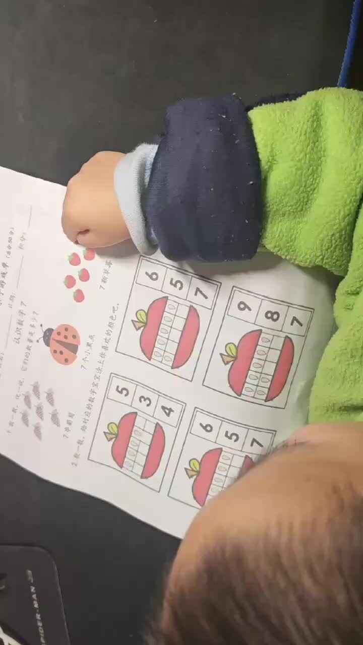 ⁣⁣⁣⁣⁣⁣⁣⁣中A班2024.11.19李柯佑认识数字7.mp4