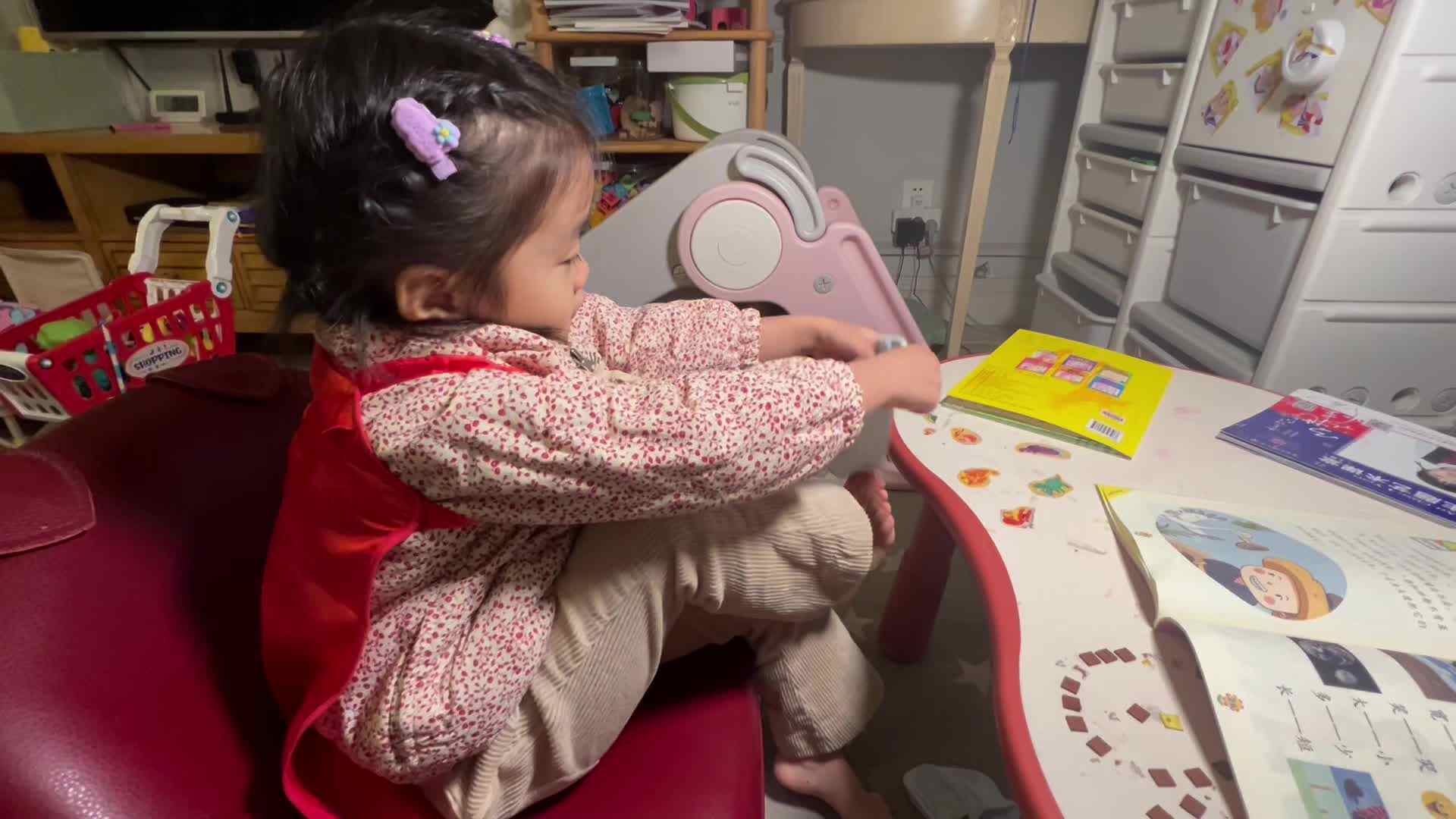 中A班张忻宜穿袜子练习.mov