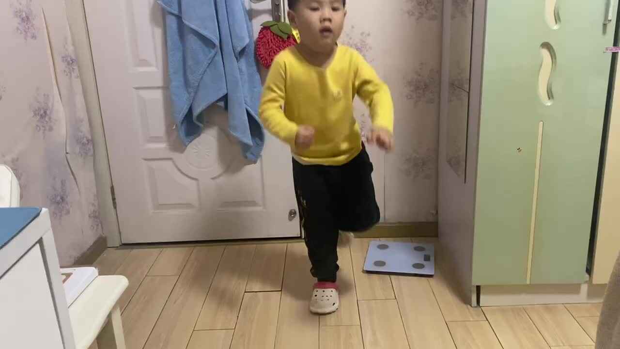 ⁣大B班吕子垚体能训练（单脚连续跳）20241106.MOV