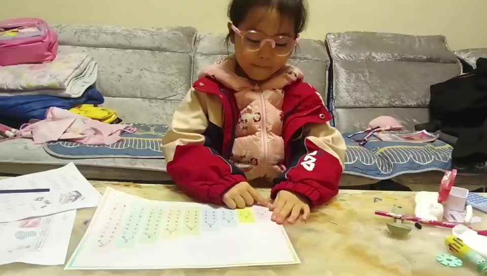 20241125学前B班任依恬指读数学练习单《2-10的分解与组合》